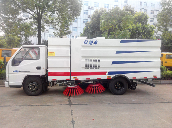 灑水掃路車(chē)廠家